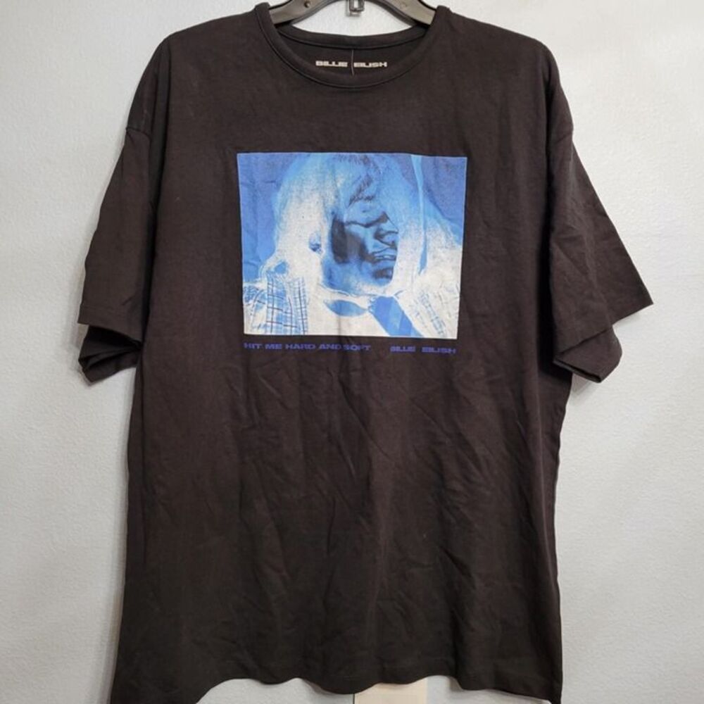 Billie Eilish UO Exclusive Hit Me Hard And Soft Graphic Tee MEDIUM Black